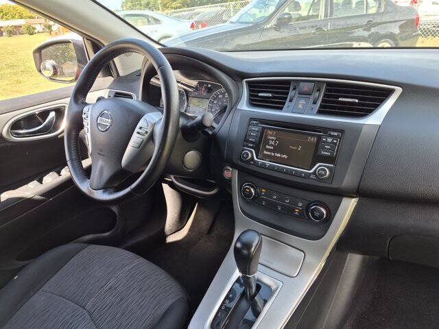 Used 2015 Nissan Sentra SV FWD image 33
