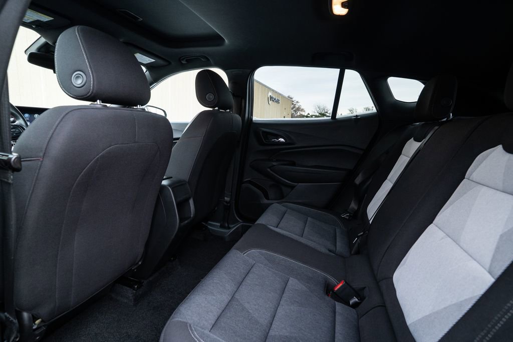 Used 2024 Chevrolet Trax RS w/ Sunroof Package image 32