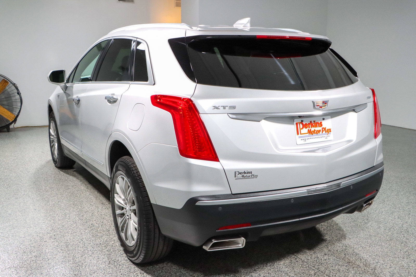 Used 2018 Cadillac XT5 Luxury w/ Driver Awareness Package image 9