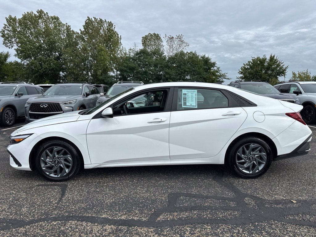Used 2024 Hyundai Elantra SEL FWD image 9