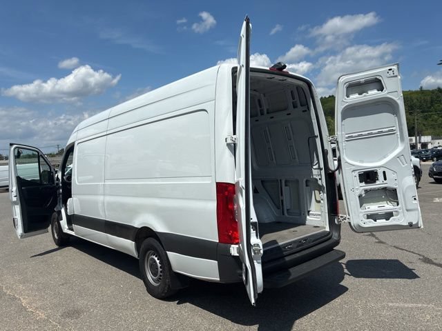 Used 2023 Mercedes-Benz Sprinter 2500 image 13