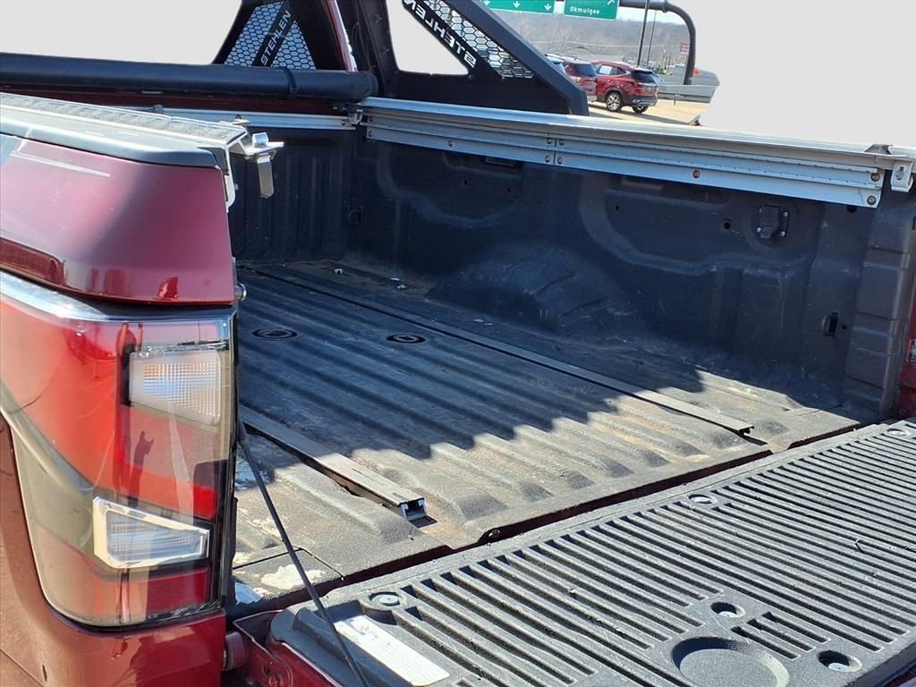 Used 2020 Nissan Titan SL w/ Moonroof Package image 36