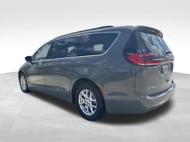 Used 2022 Chrysler Pacifica Touring-L w/ Uconnect Theater Family Group image 7