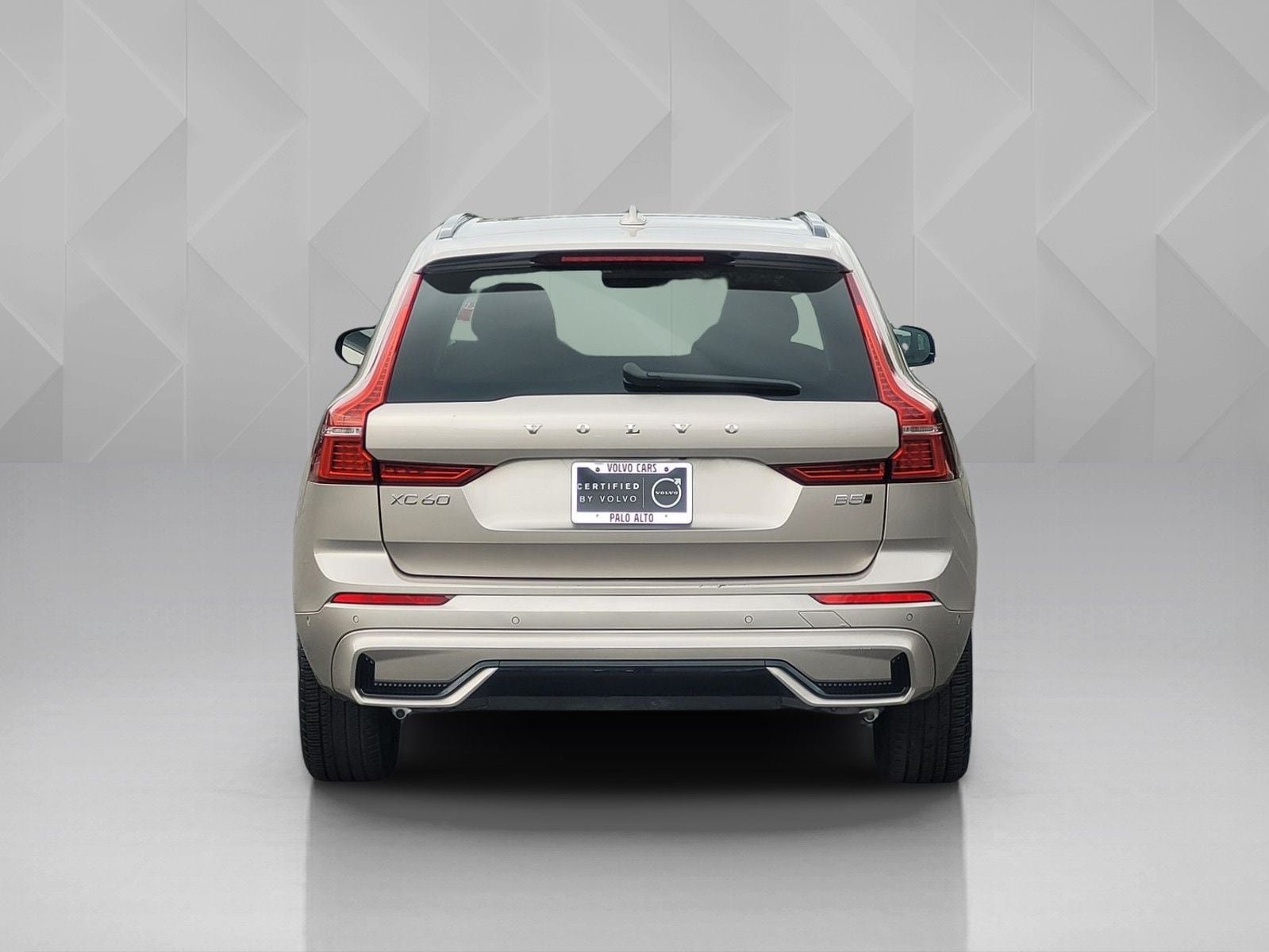 Used 2025 Volvo XC60 B5 Plus AWD/4WD image 7