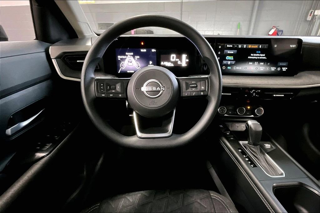 Certified 2025 Nissan Kicks SV image 4