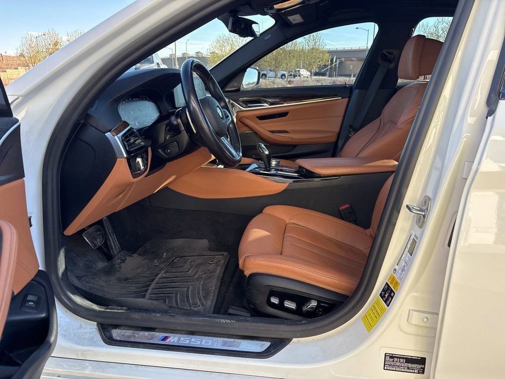 Used 2020 BMW M550i xDrive image 10