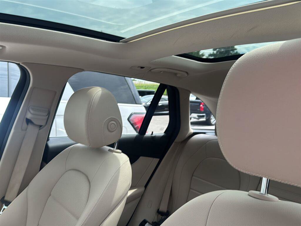 Used 2019 Mercedes-Benz GLC 300 4MATIC image 10