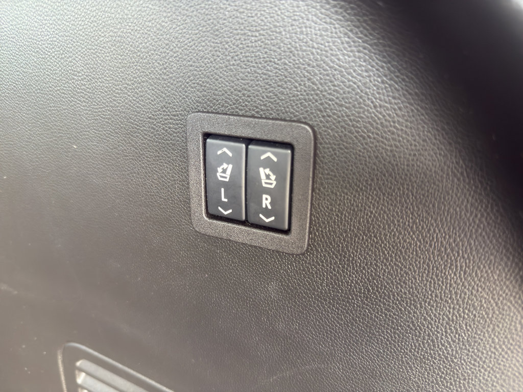 Used 2024 Buick Enclave Premium image 34