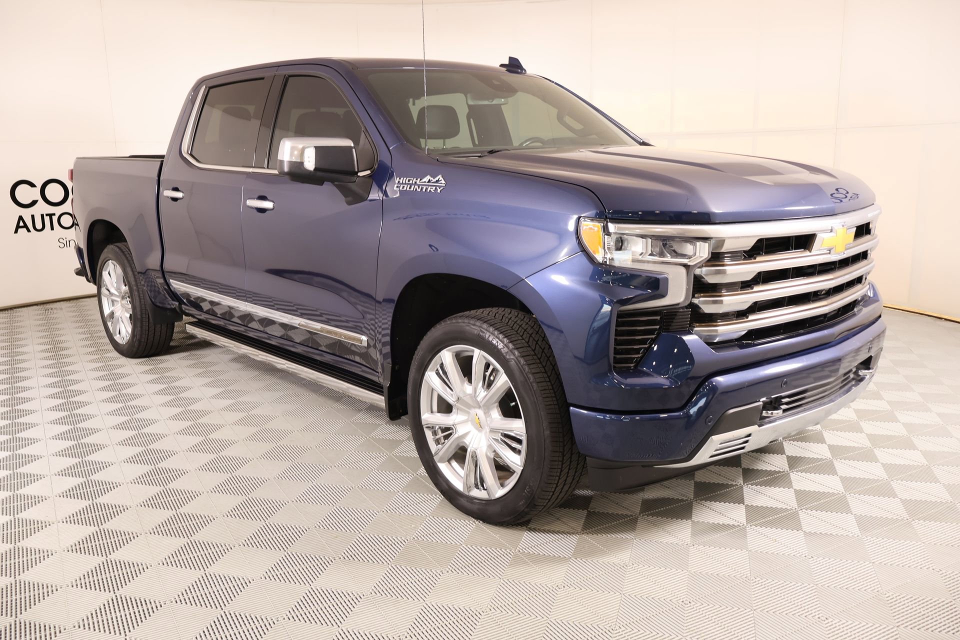 Used 2022 Chevrolet Silverado 1500 High Country w/ High Country Premium Package AWD/4WD image 1