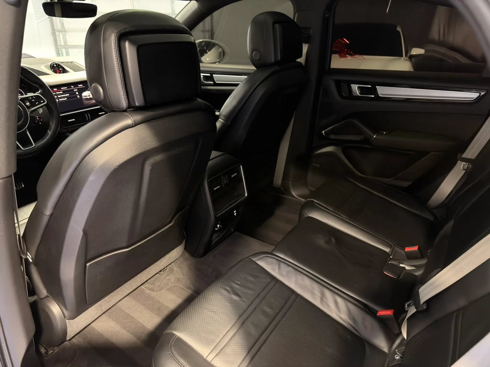 Used 2022 Porsche Cayenne S Platinum AWD/4WD image 18