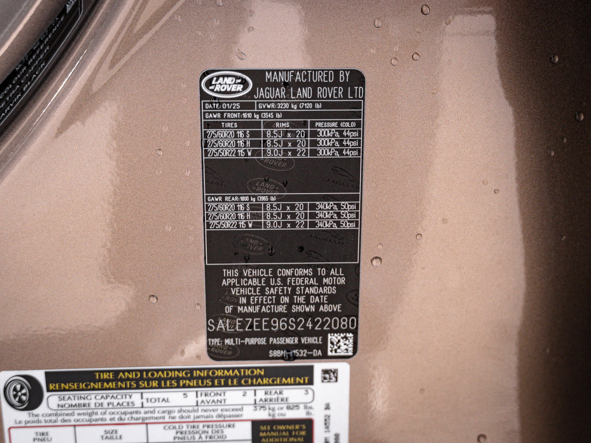 Used 2025 Land Rover Defender 110 image 40