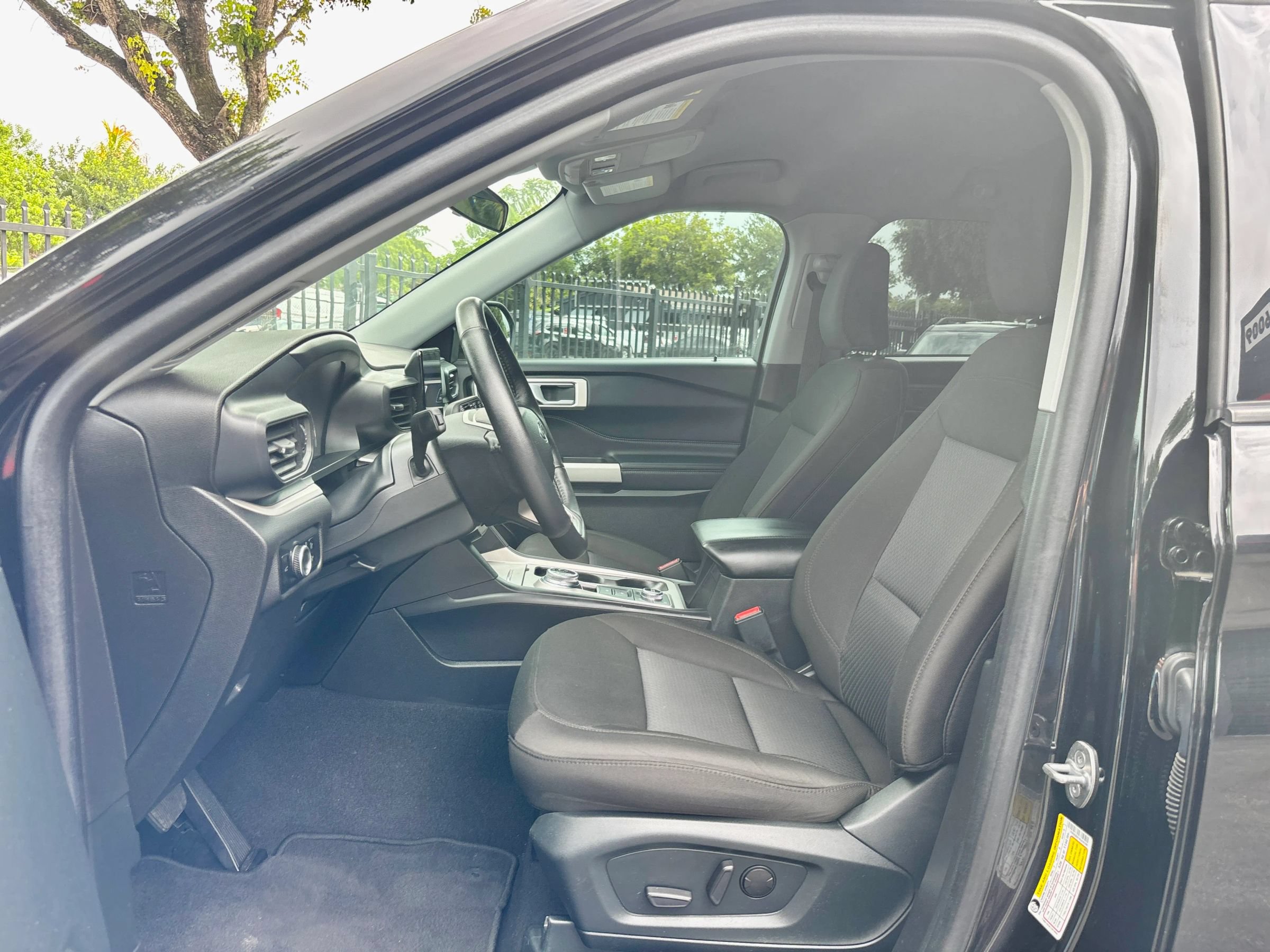 Used 2024 Ford Explorer XLT AWD/4WD image 9