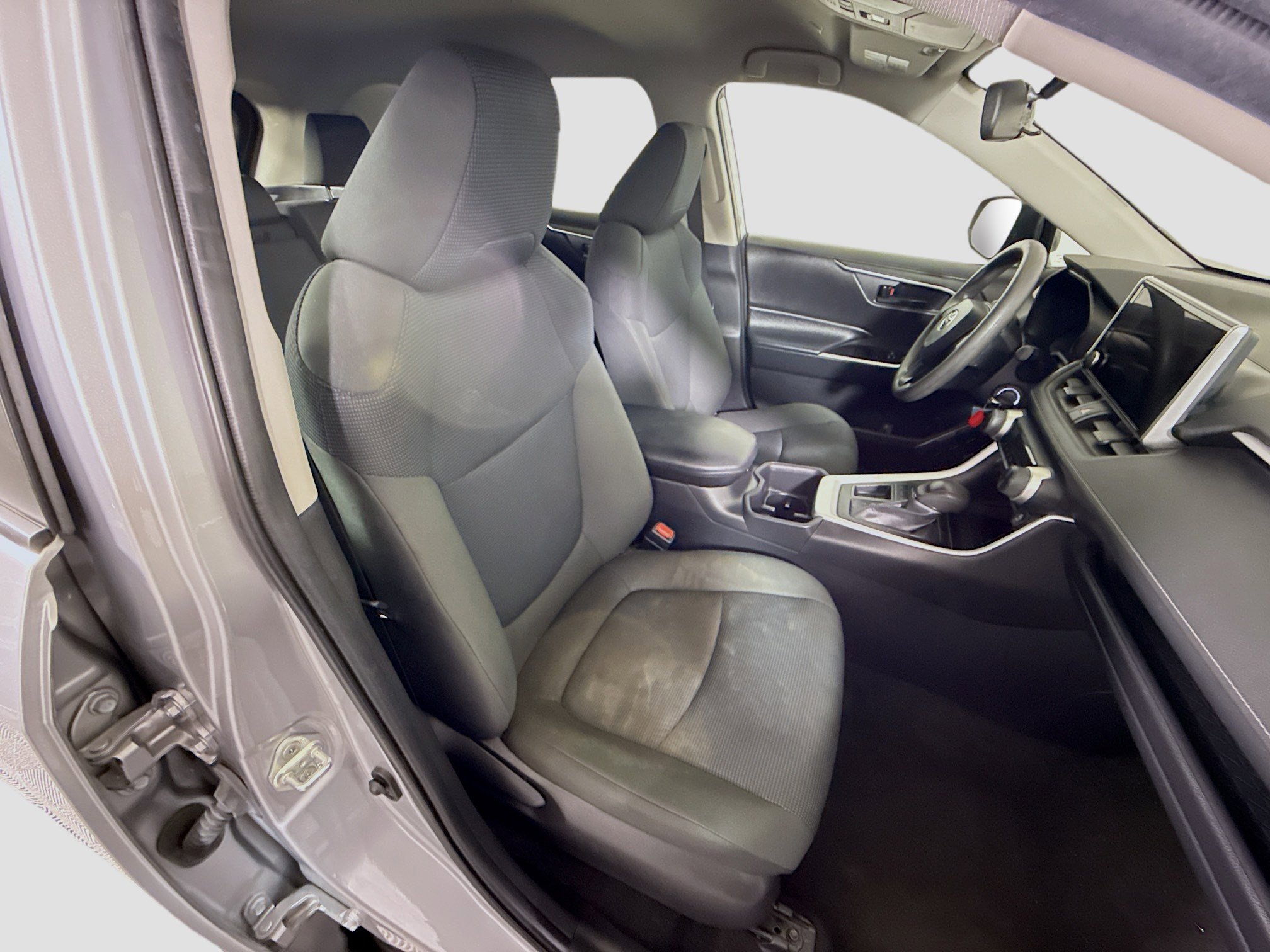 Used 2024 Toyota RAV4 LE image 27