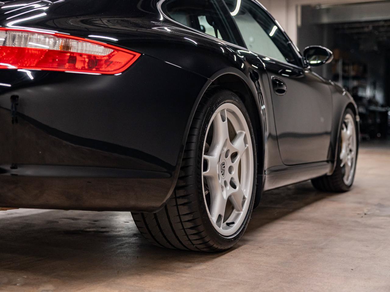 Used 2005 Porsche 911 Carrera S RWD image 37
