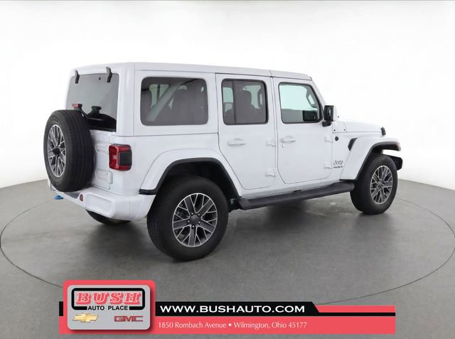 Used 2022 Jeep Wrangler Unlimited Sahara AWD/4WD image 4