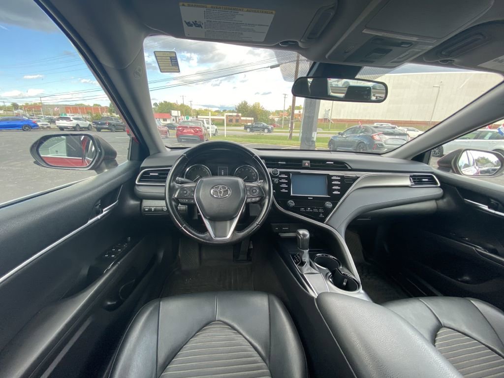 Used 2020 Toyota Camry SE image 6