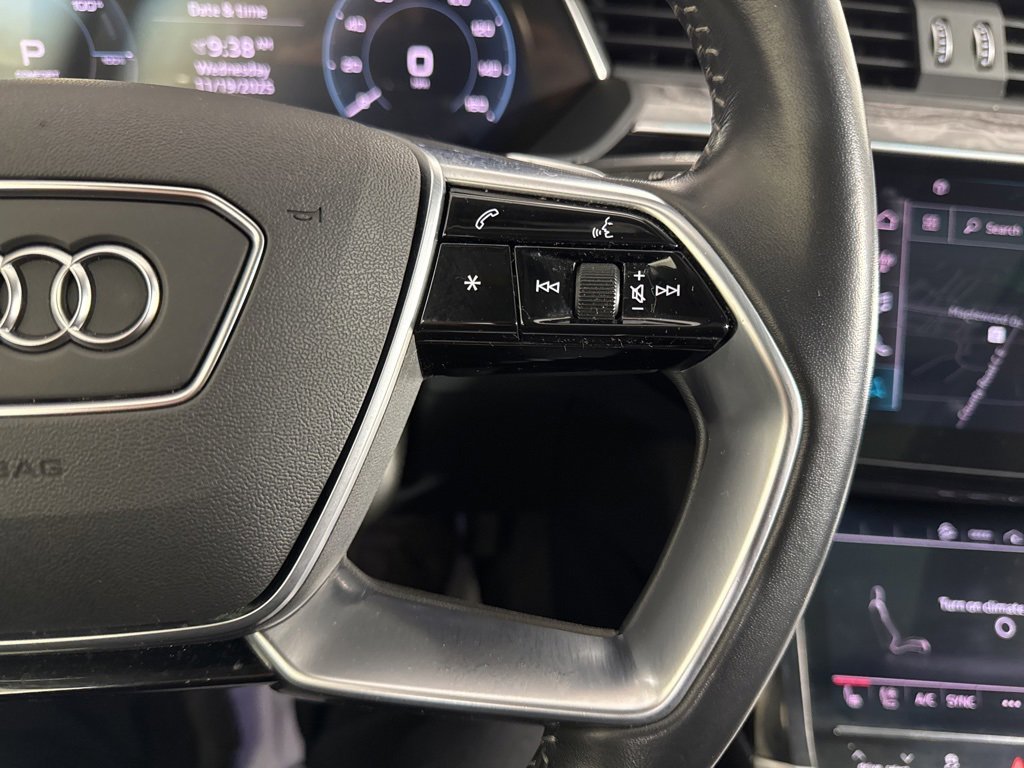 Used 2021 Audi e-tron Prestige w/ Prestige Package image 32