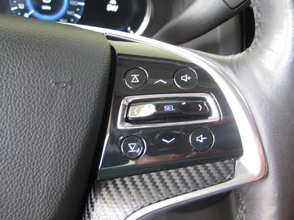 Used 2019 Cadillac Escalade Premium Luxury w/ Escalade Sport Edition image 16