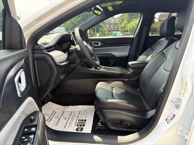 Used 2023 Jeep Compass Latitude AWD/4WD image 13