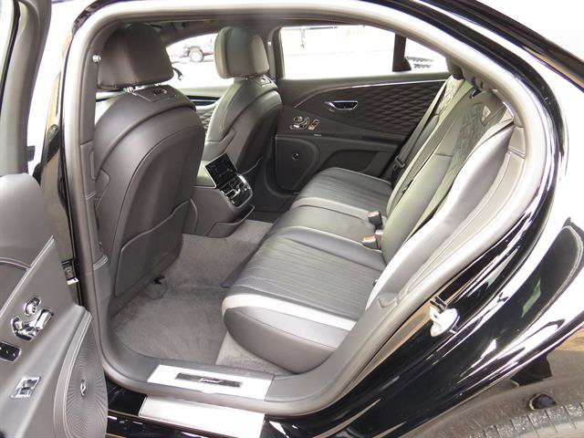 Used 2023 Bentley Flying Spur W12 image 21
