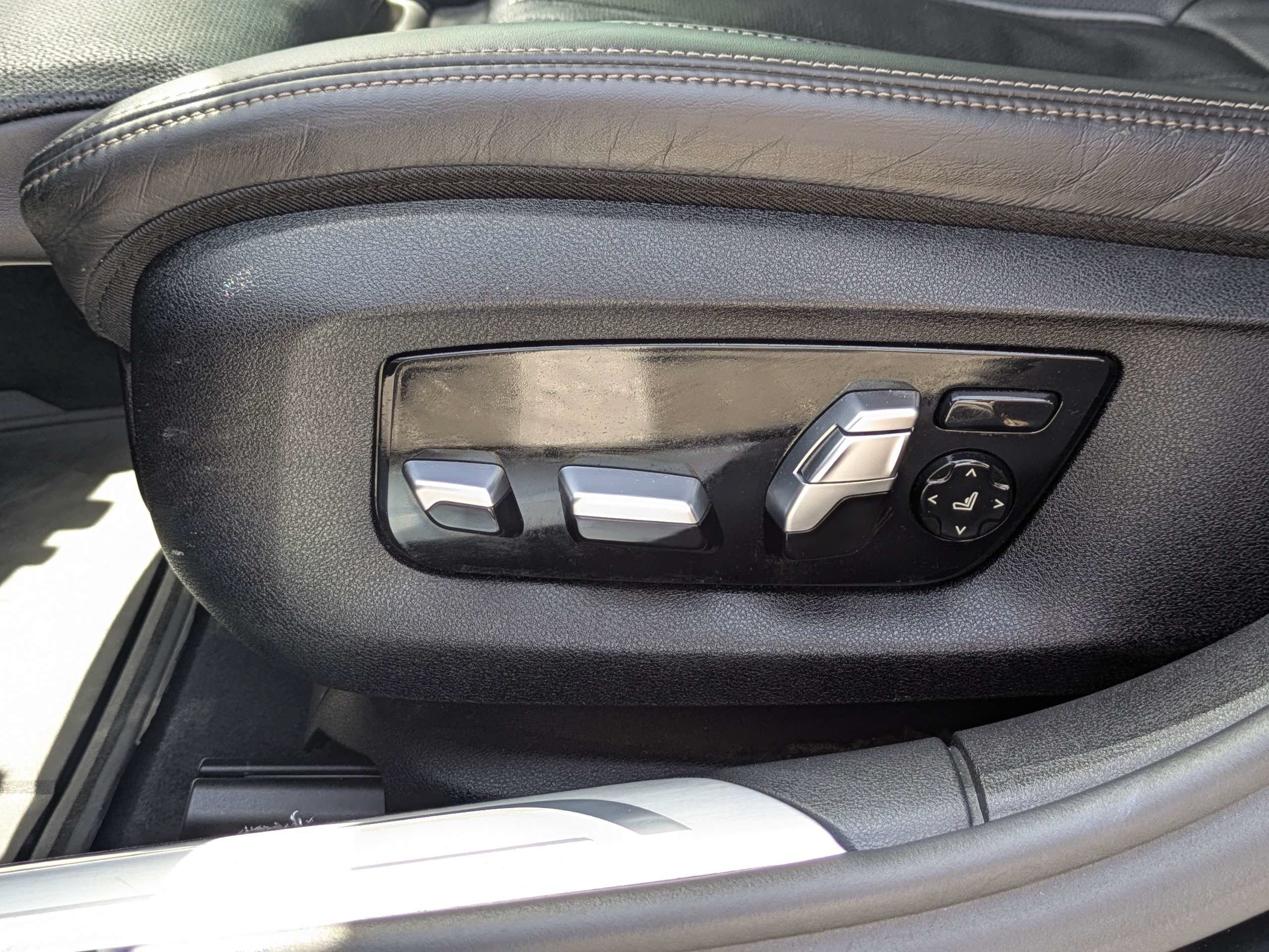 Used 2018 BMW 750i xDrive AWD/4WD image 19