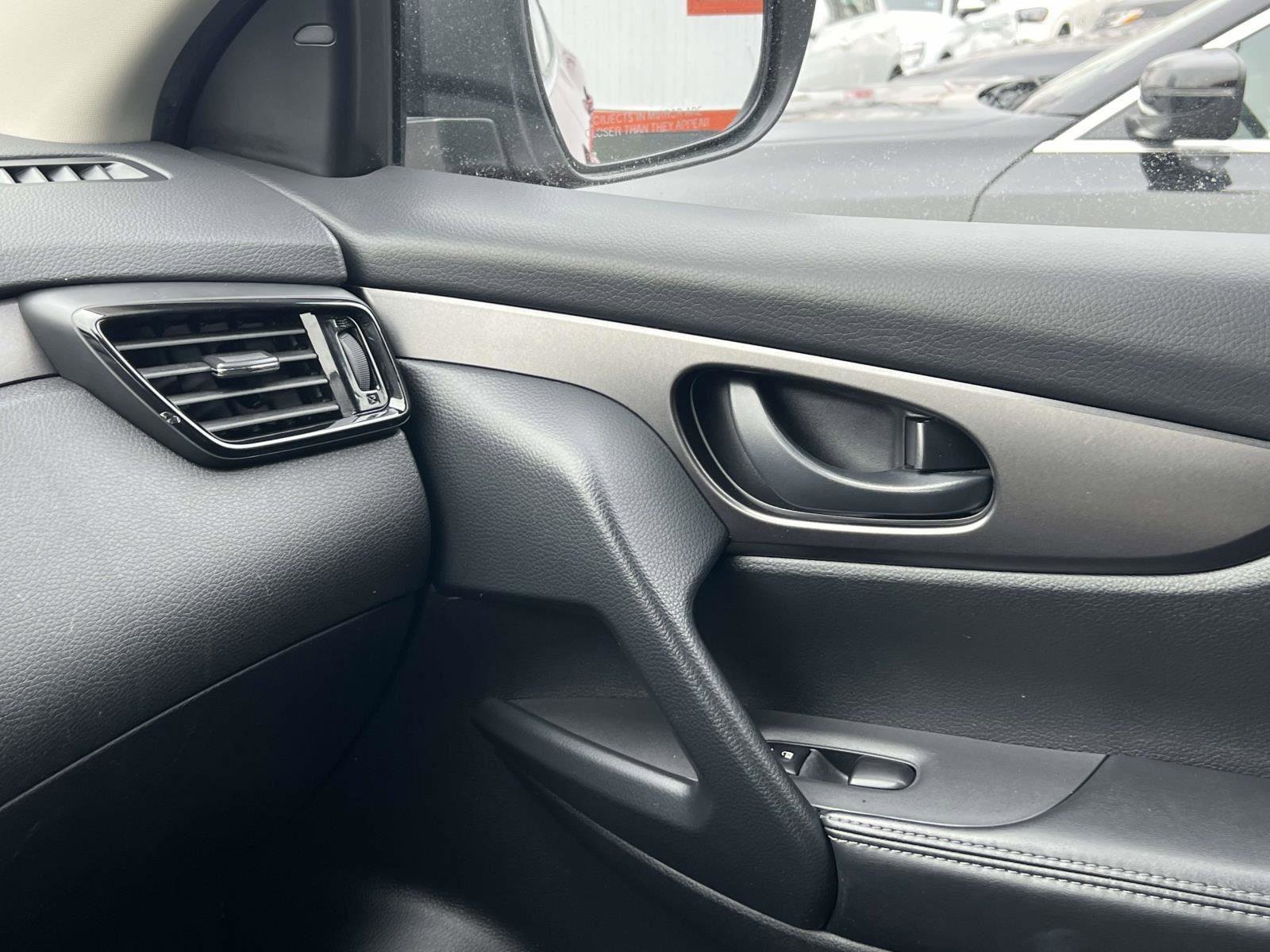 Used 2022 Nissan Rogue Sport S image 34