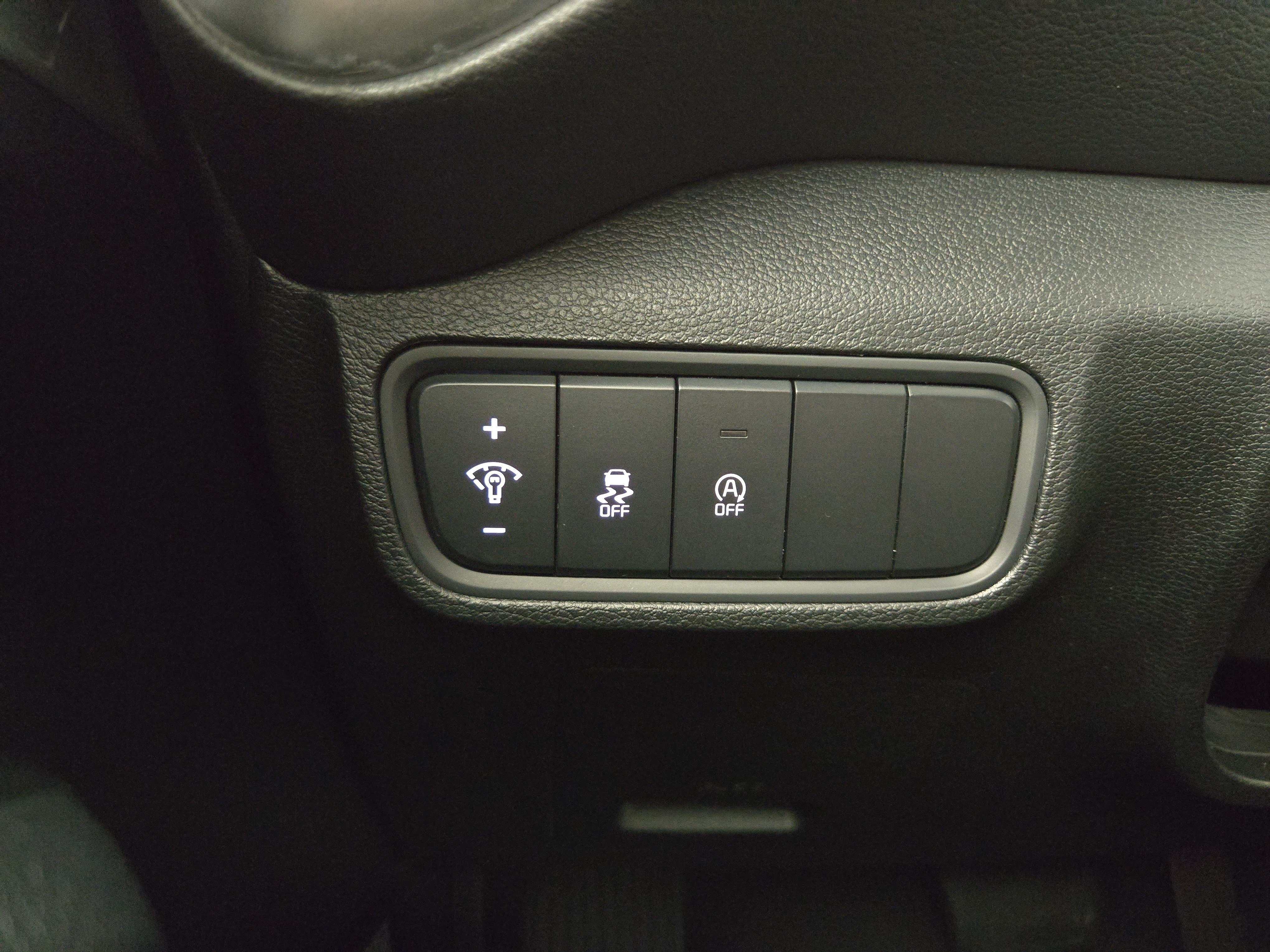 Used 2025 Kia Soul LX w/ LX Technology Package FWD image 27