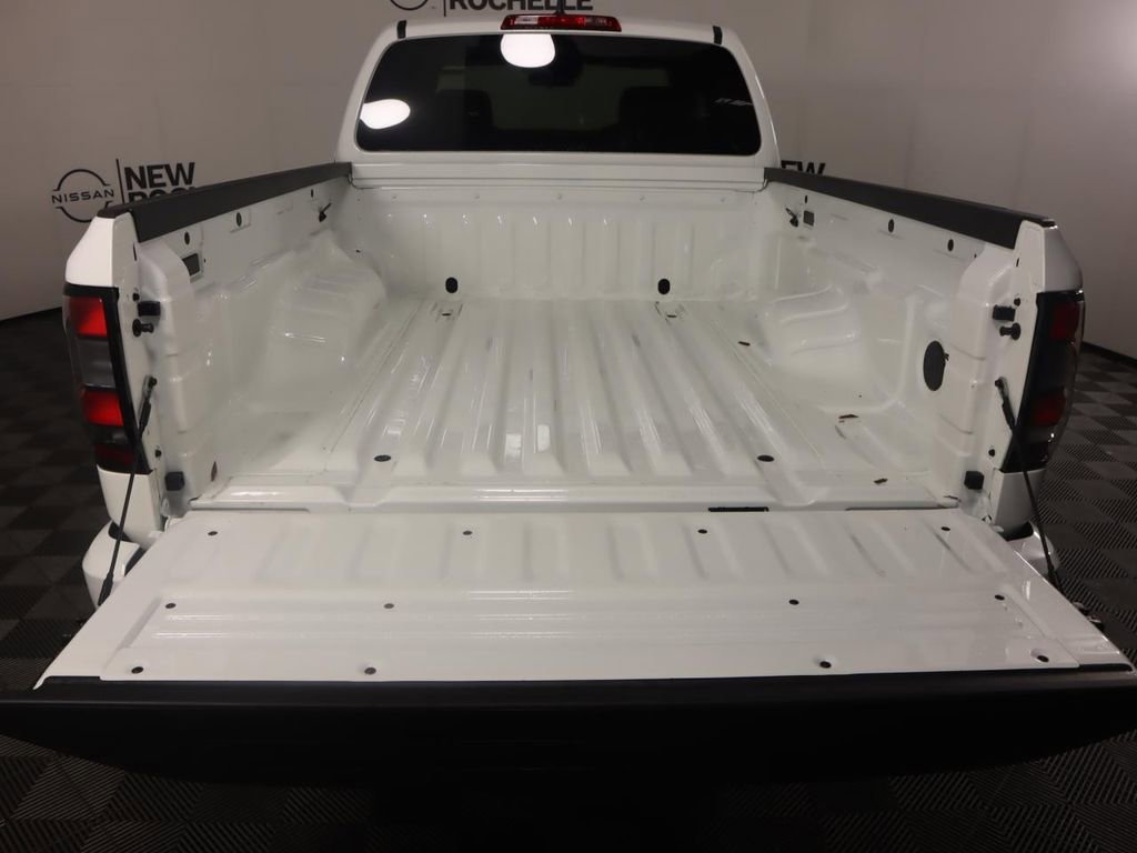 Certified 2024 Nissan Frontier SV w/ Technology Package image 9