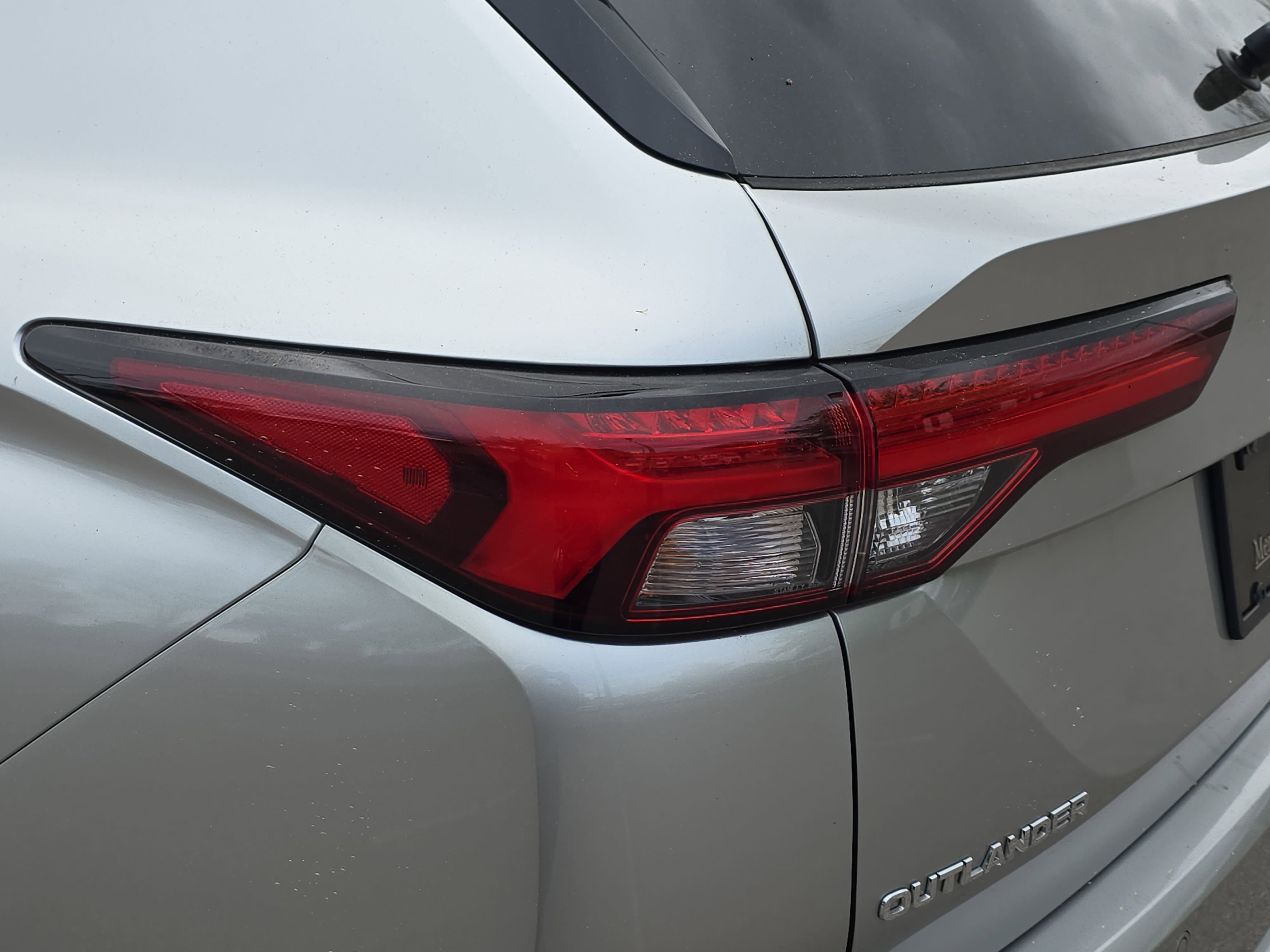Used 2022 Mitsubishi Outlander SE image 32