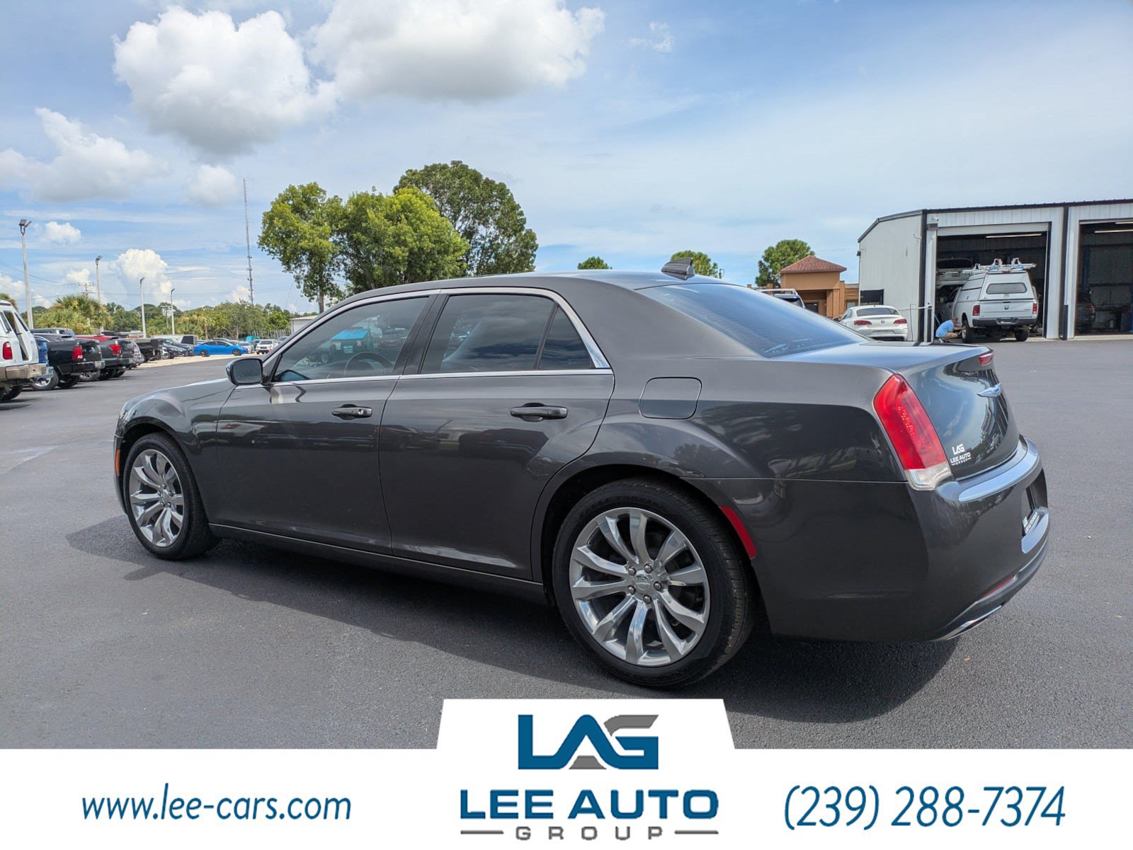 Used 2019 Chrysler 300 Touring w/ Chrome Appearance Package RWD image 5