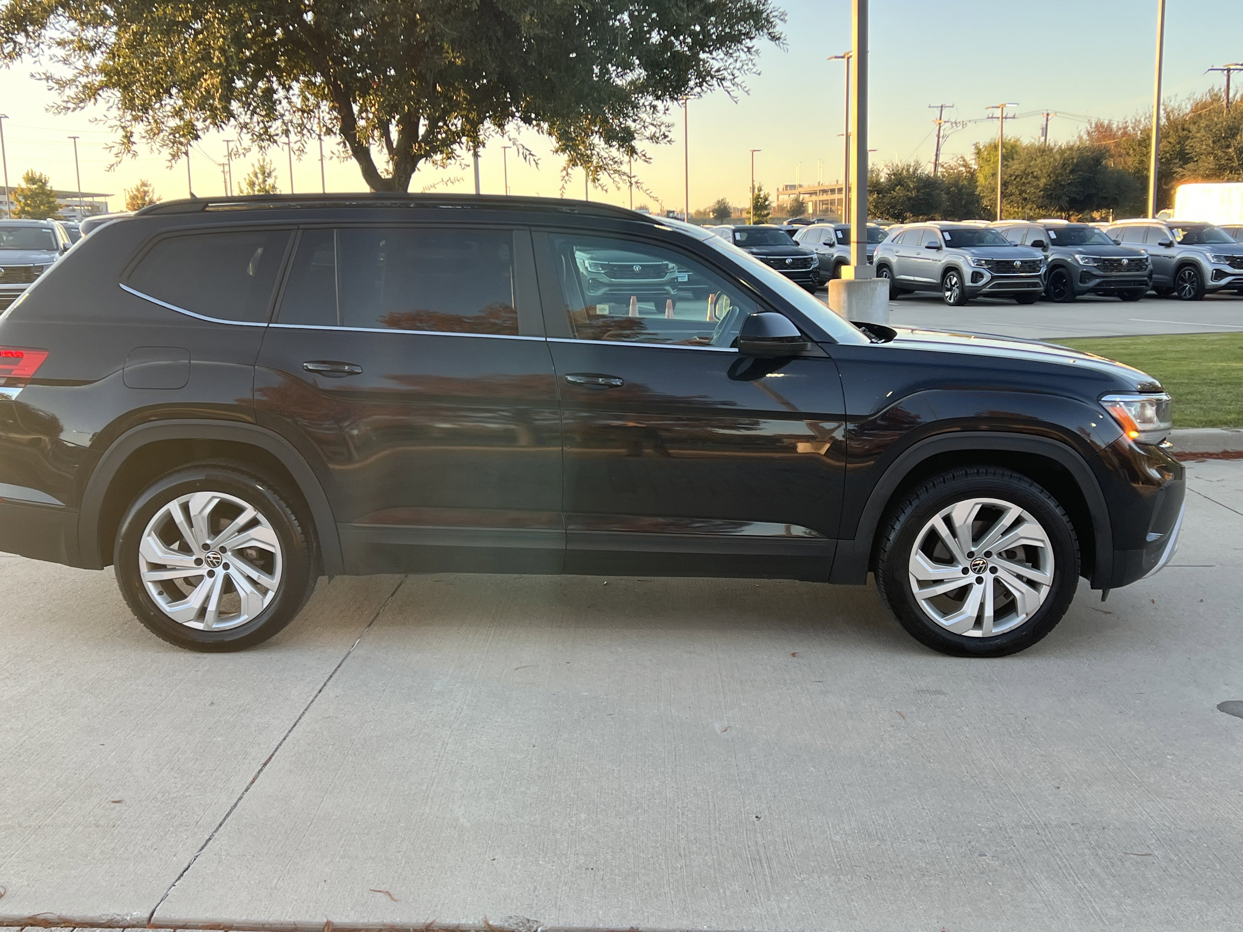 Certified 2021 Volkswagen Atlas SE image 11