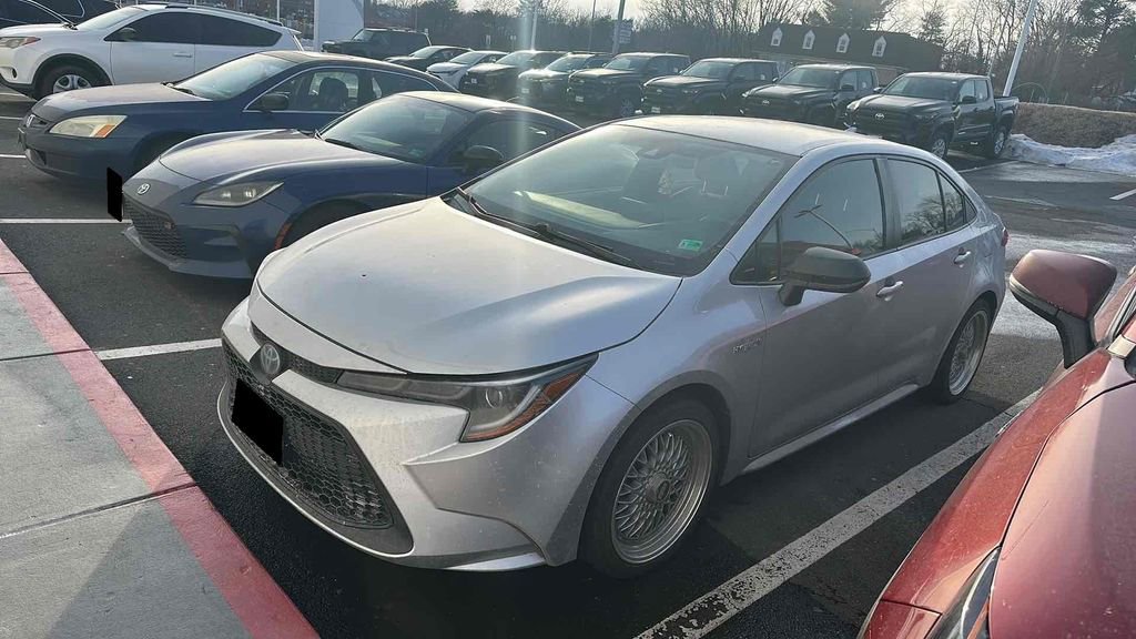 Used 2021 Toyota Corolla LE image 1
