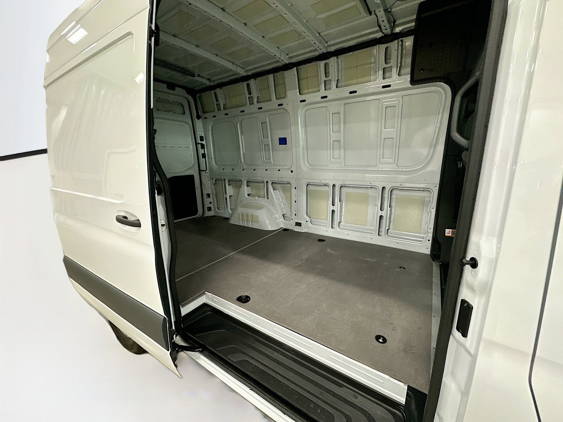 Used 2023 Mercedes-Benz Sprinter 144 Cargo image 26