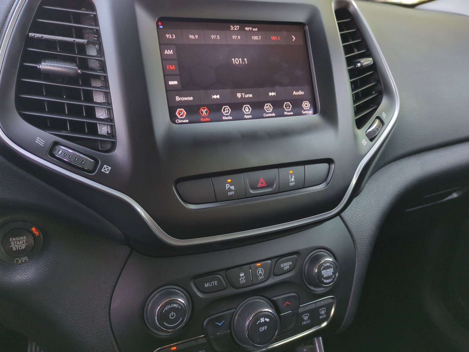 Used 2021 Jeep Cherokee Latitude Plus image 12