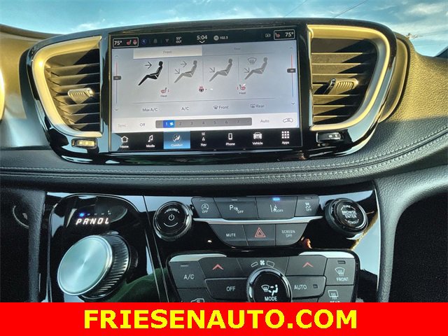 New 2025 Chrysler Pacifica Select w/ Uconnect Theater Family Group image 18