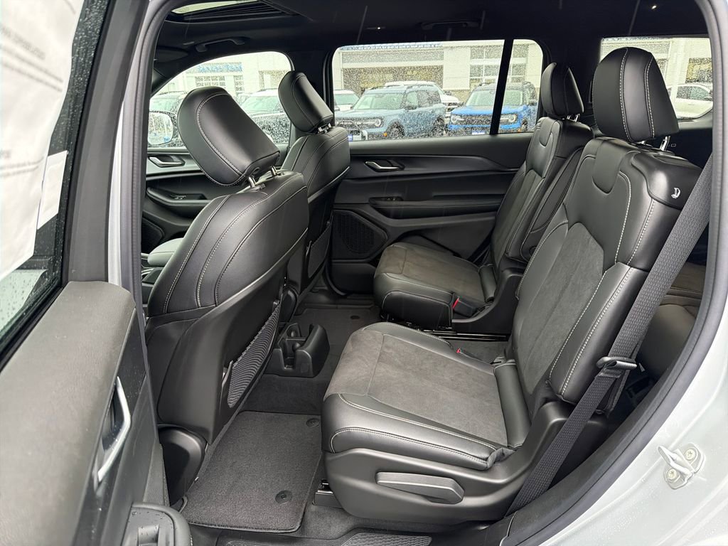 New 2025 Jeep Grand Cherokee L Altitude image 24