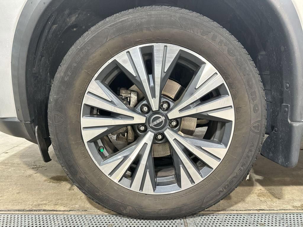 Used 2022 Nissan Rogue SV image 29