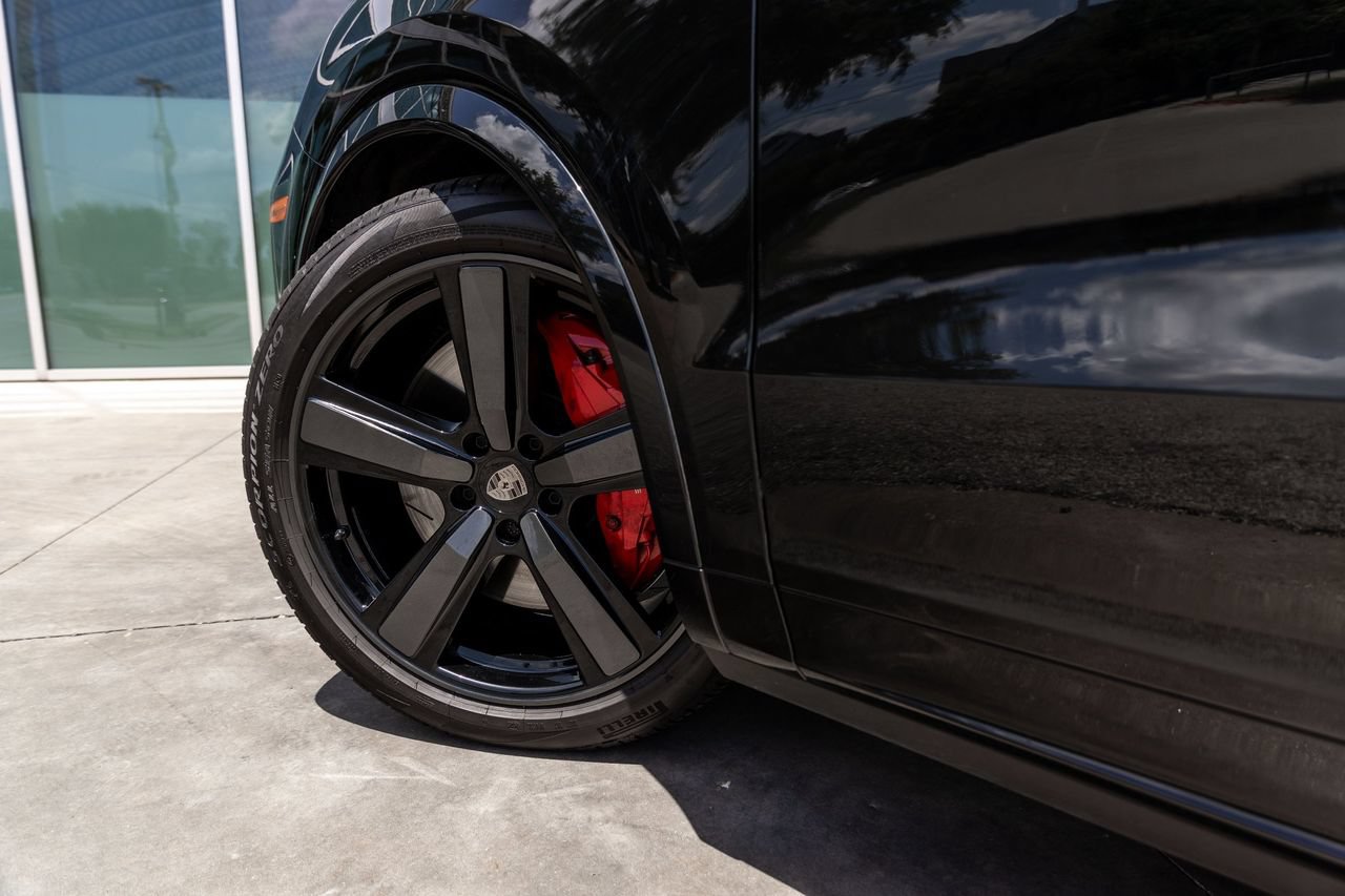 Used 2025 Porsche Cayenne Turbo AWD/4WD image 14