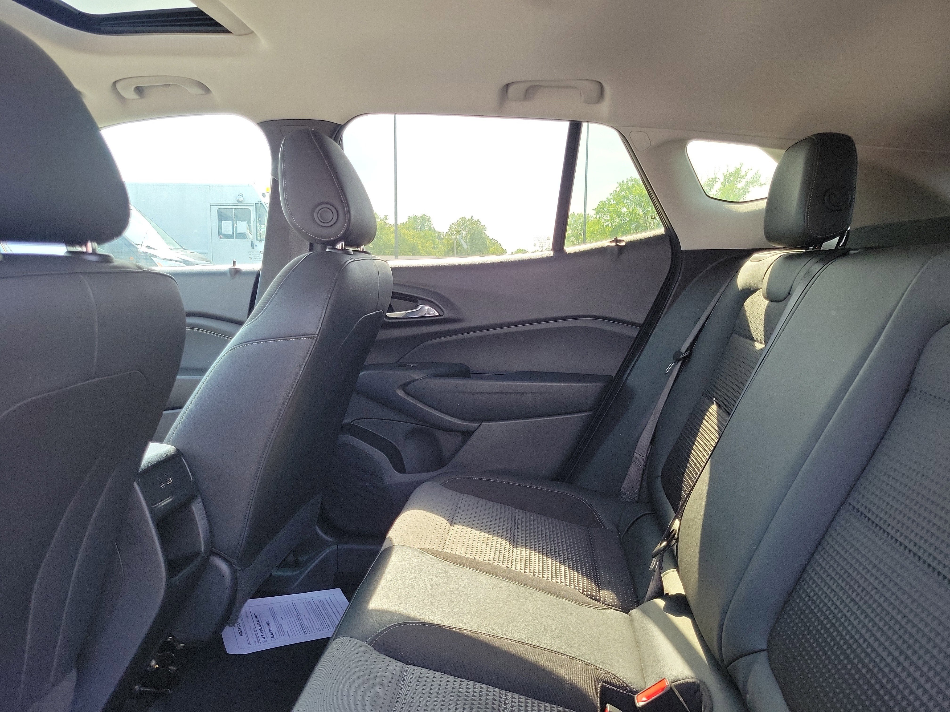 Used 2024 Chevrolet Trax LT w/ Sunroof Package FWD image 11