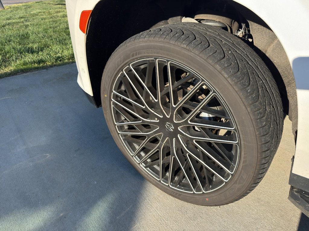 Used 2021 Cadillac Escalade ESV Premium Luxury w/ LPO, Radiant Package image 4