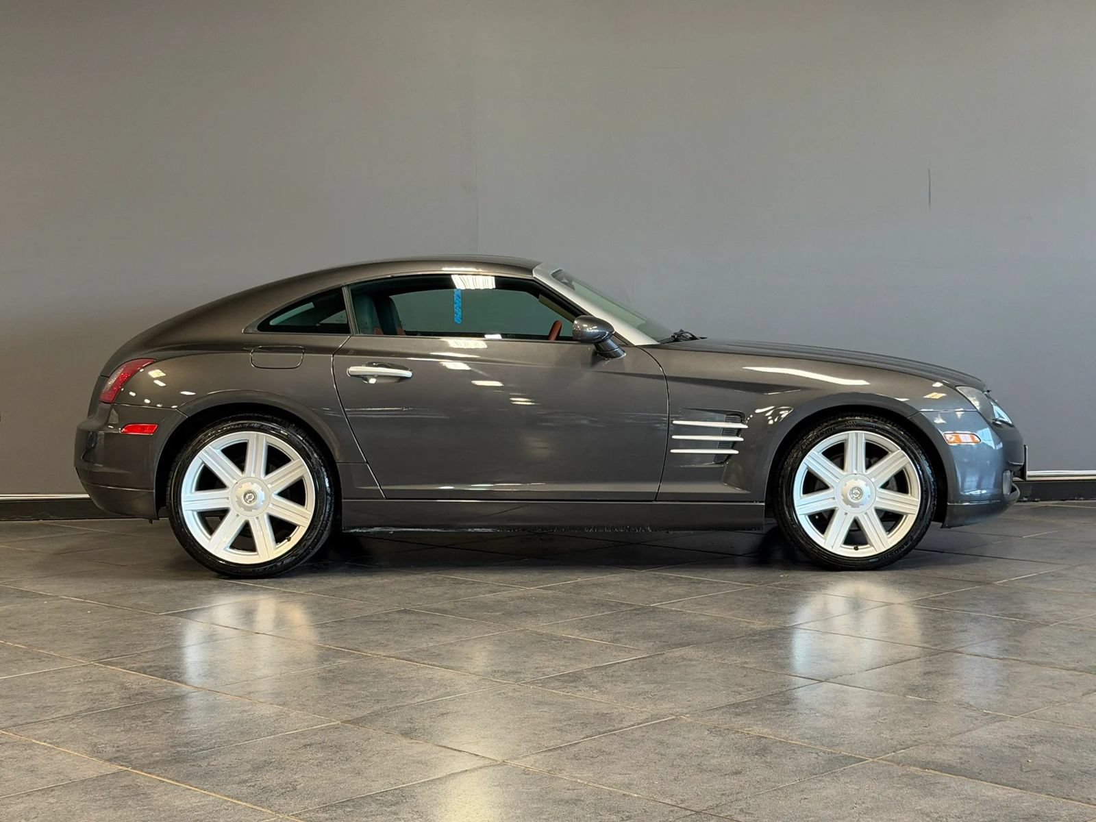 Used 2004 Chrysler Crossfire Coupe RWD image 4