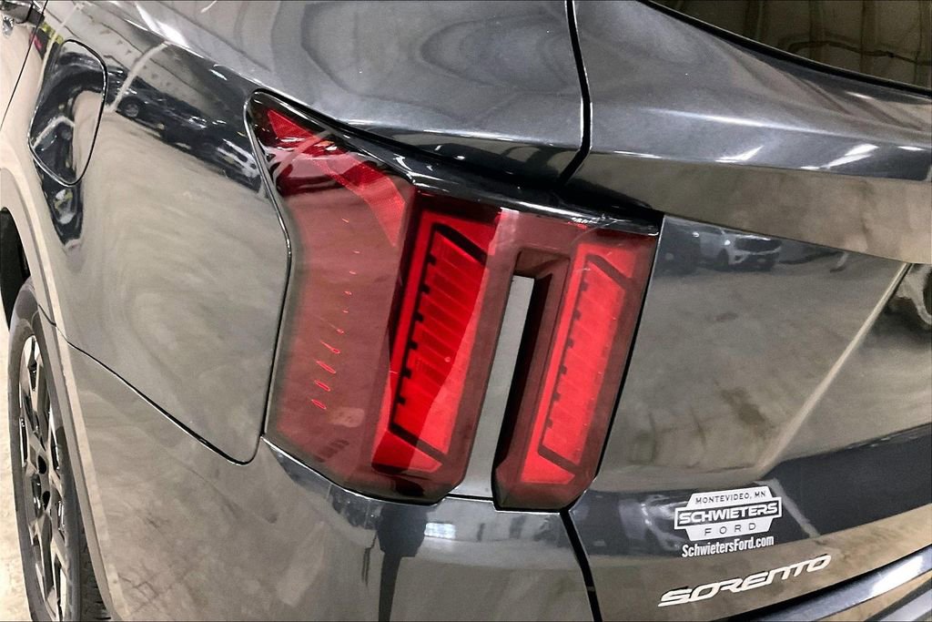 Used 2024 Kia Sorento S image 28