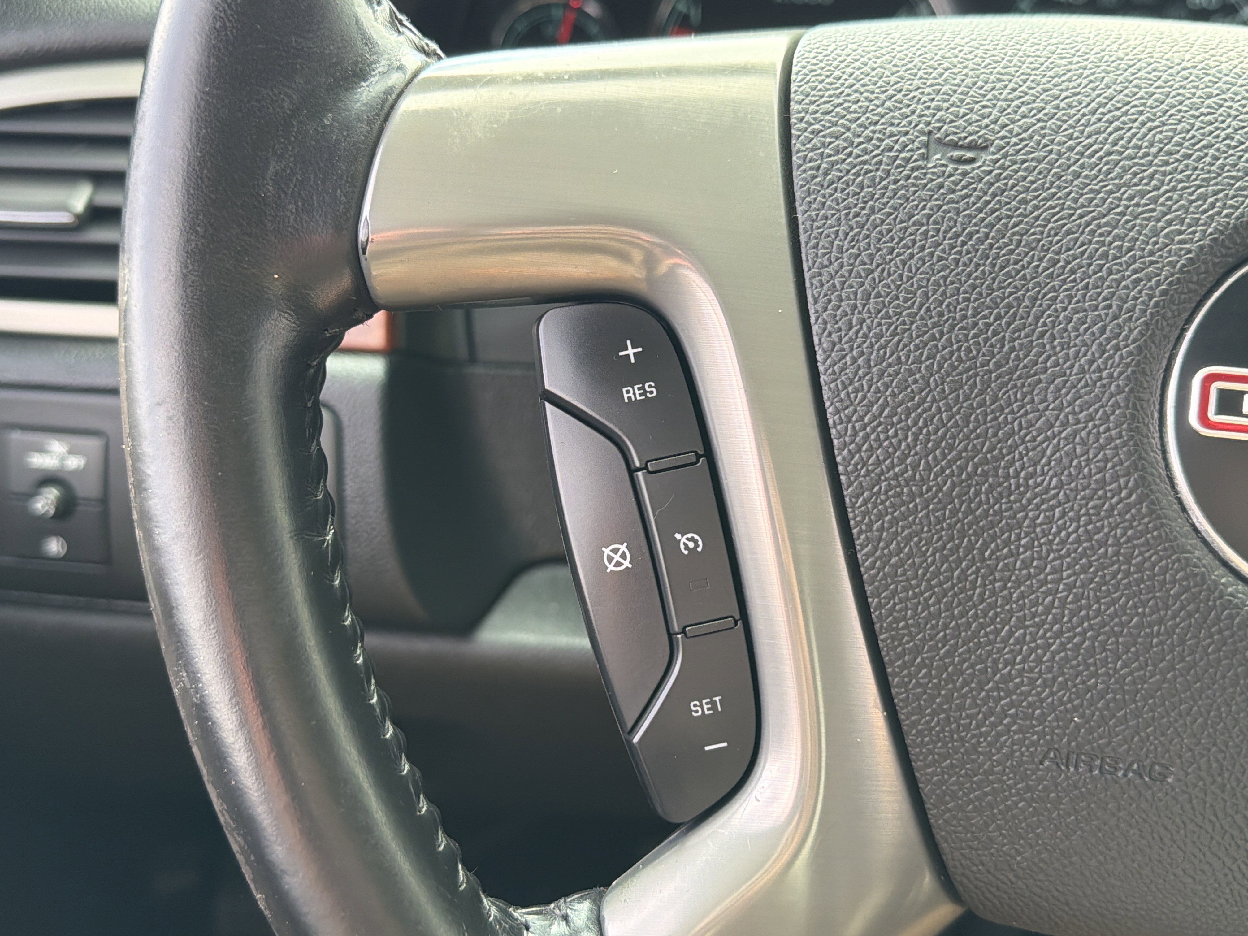 Used 2011 GMC Sierra 2500 SLT w/ SLT Convenience Package image 23