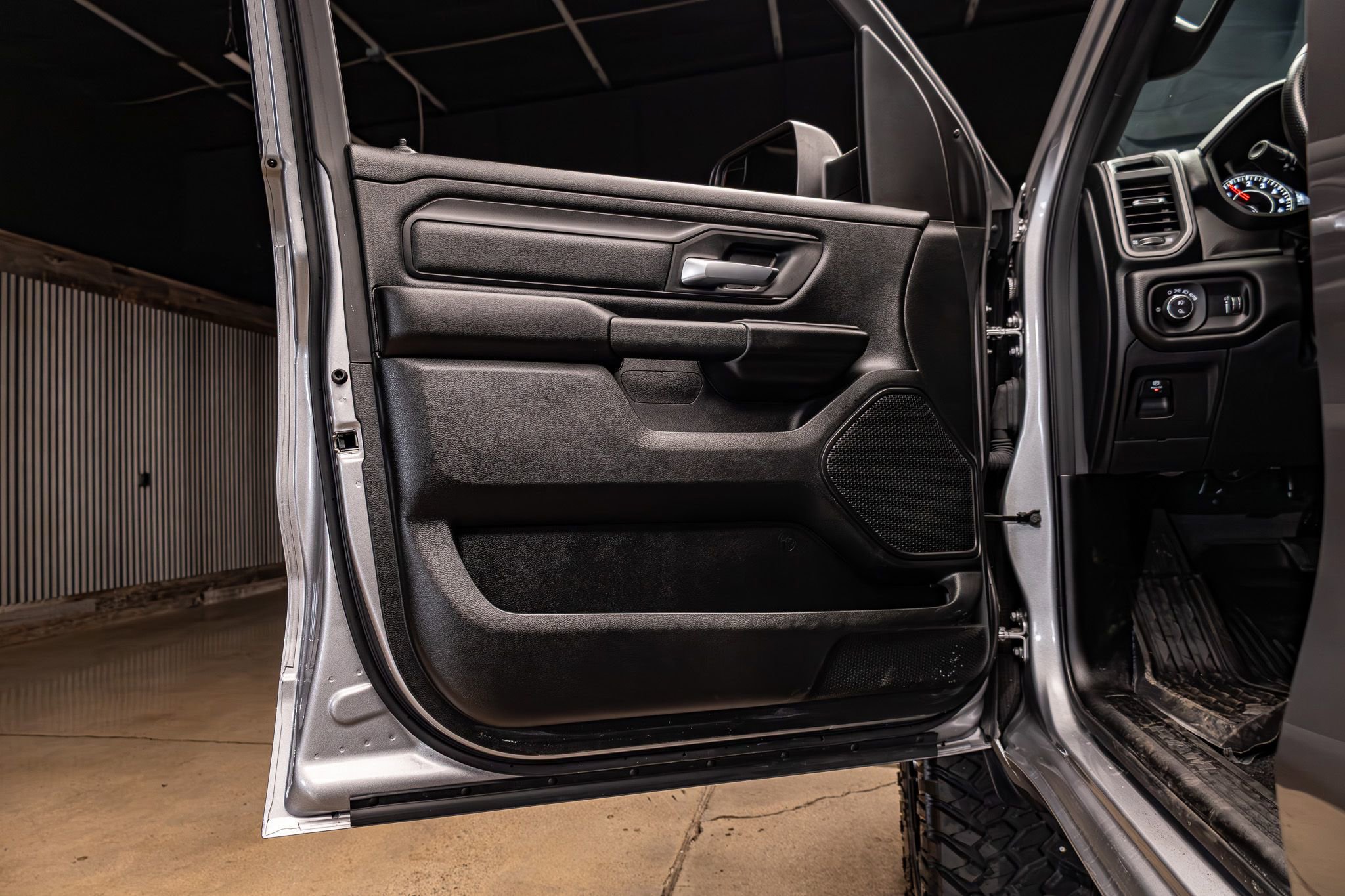 Used 2025 RAM 1500 Classic Warlock image 30