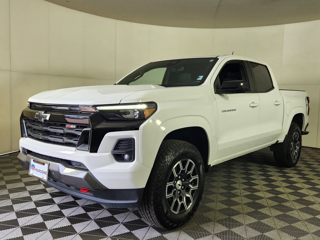 Used 2023 Chevrolet Colorado Z71 AWD/4WD image 3