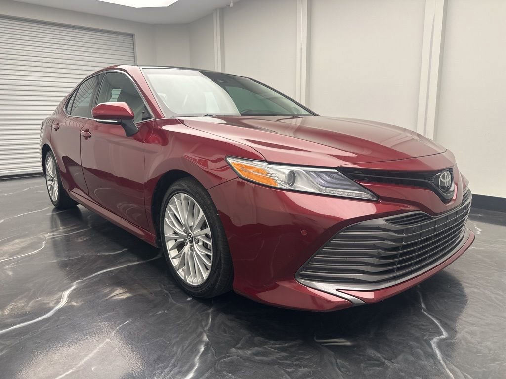 Used 2018 Toyota Camry XLE image 2