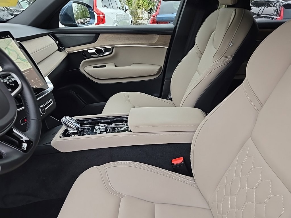 Certified 2026 Volvo XC90 B6 Plus AWD/4WD image 17