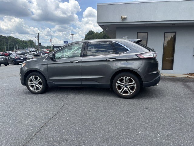 Used 2017 Ford Edge Titanium w/ Equipment Group 301A FWD image 3