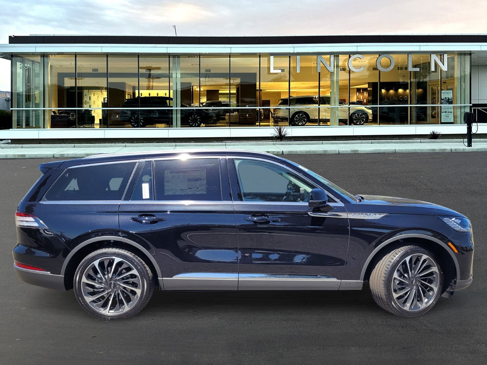 New 2025 Lincoln Aviator Reserve RWD image 3