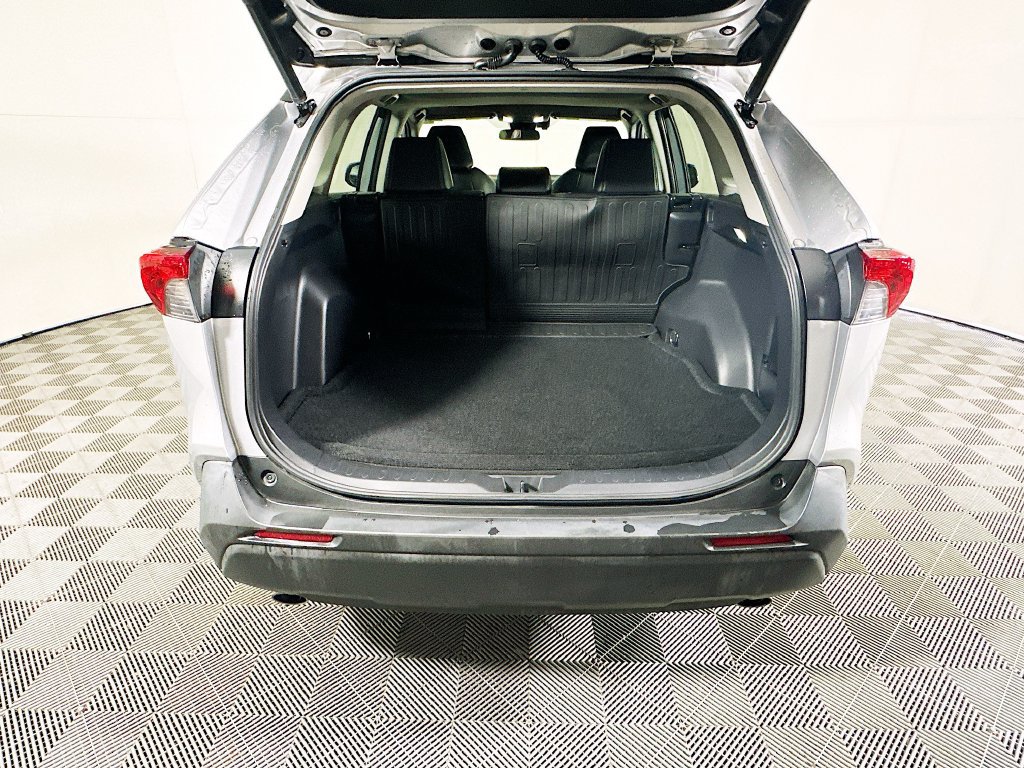 Used 2022 Toyota RAV4 XLE Premium AWD/4WD image 31